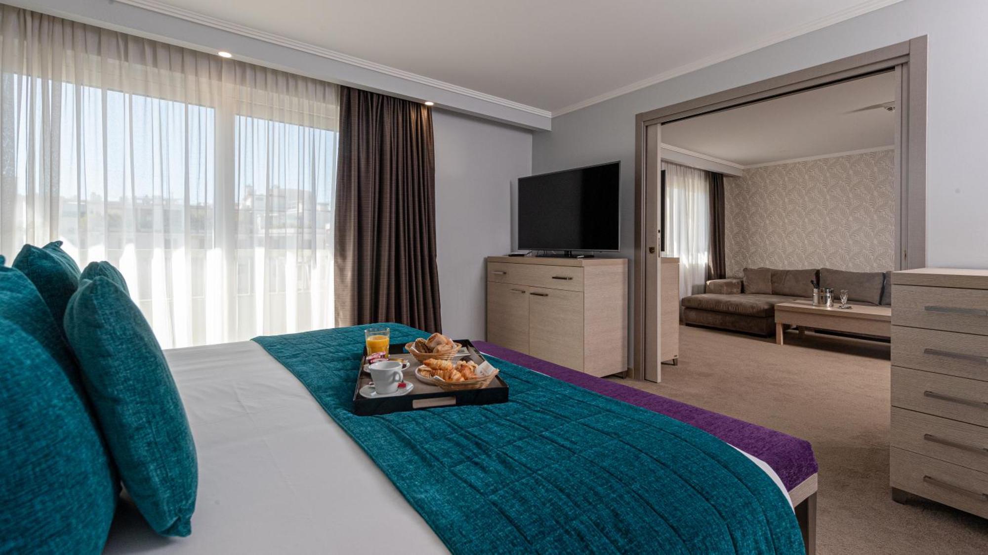 Deluxe Suite