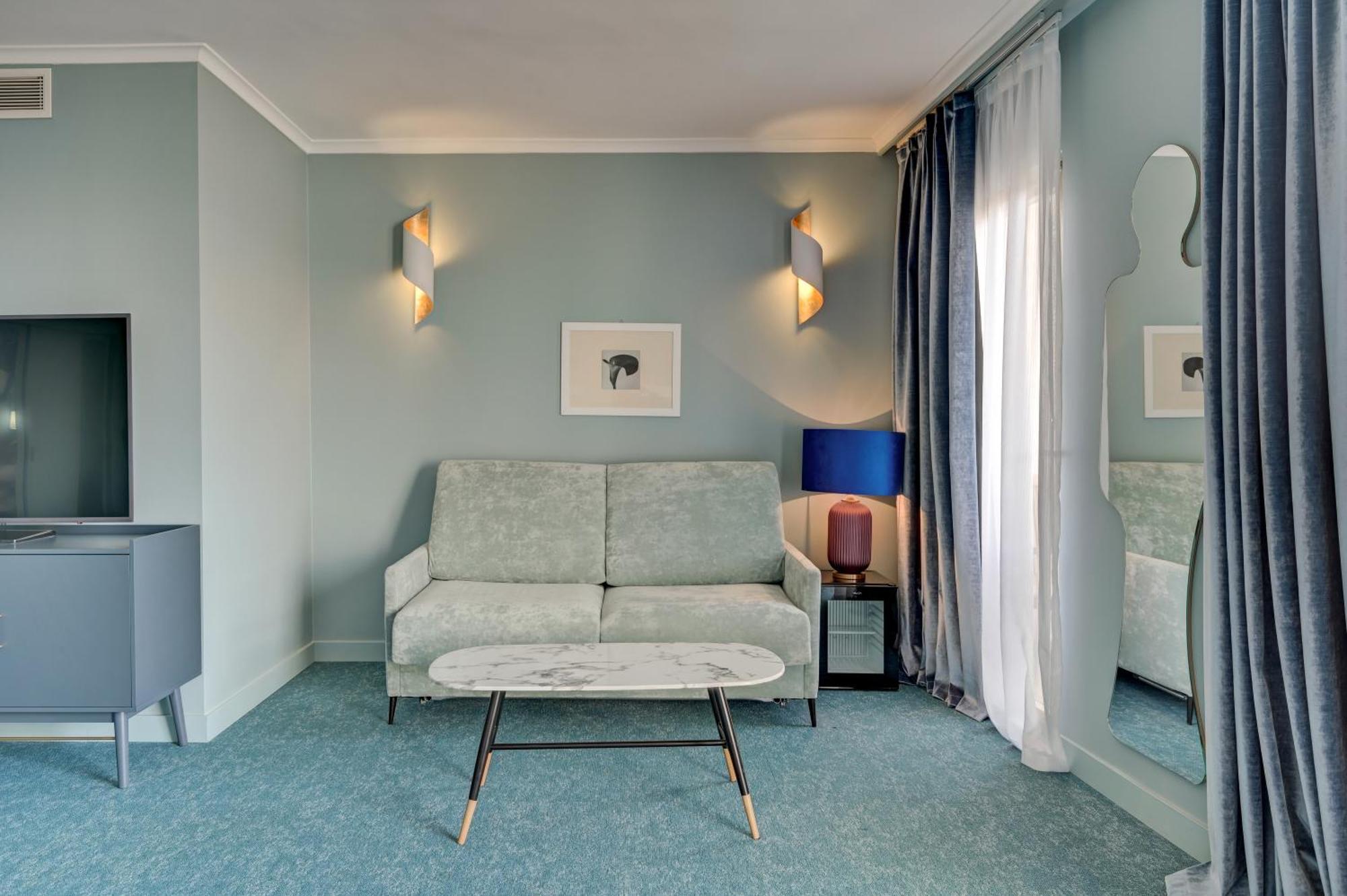 Deluxe Suite